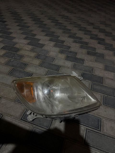 Toyota Hilux qabağ sağ fara. 2005-2011 ci illərin hamsına uyğundur — Masazır