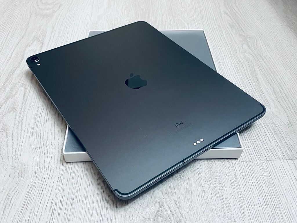 Apple iPad Pro 12.9 (3-cü nəsil)256gb yaddaş ideal vəziyyətdə cızıqsız — Apple, Bakı (2)