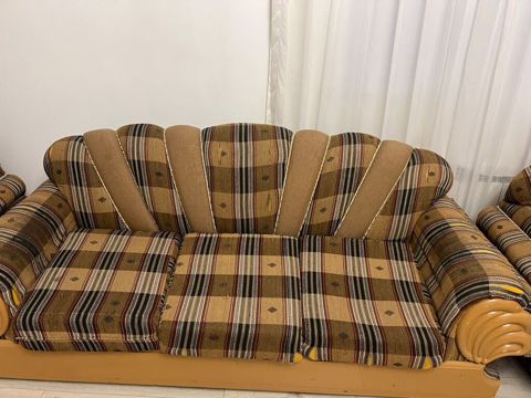 Klassik üslubda mebel dəsti: - 1 ədəd 3 nəfərlik divan - 2 ədəd iri — Masazır