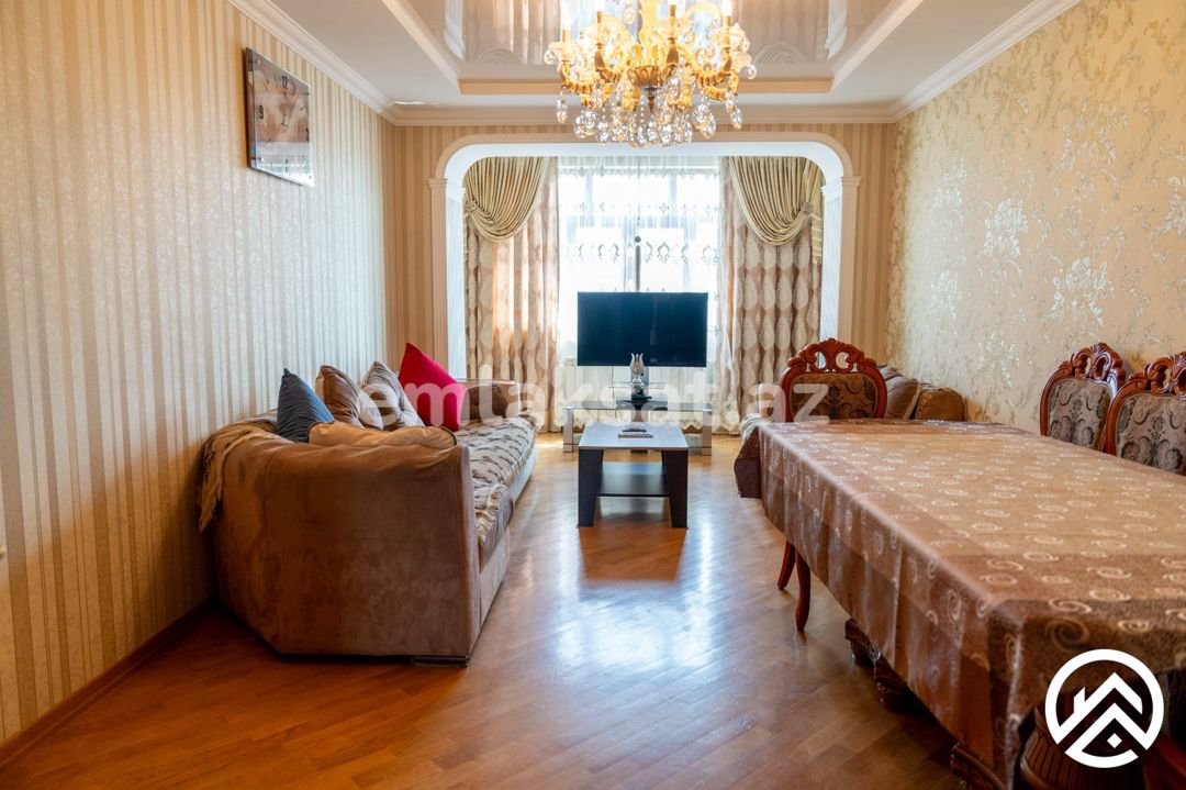 Satılır 4 otaq köhnə tikili 100 m², Qara Qarayev metrosu — Mənzil, Bakı