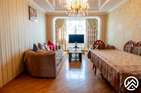 Satılır 4 otaq köhnə tikili 100 m², Qara Qarayev metrosu — Bakı