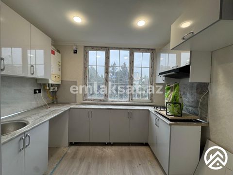 Satılır 2 otaq köhnə tikili 40 m², Xalqlar dostluğu metrosu — Bakı