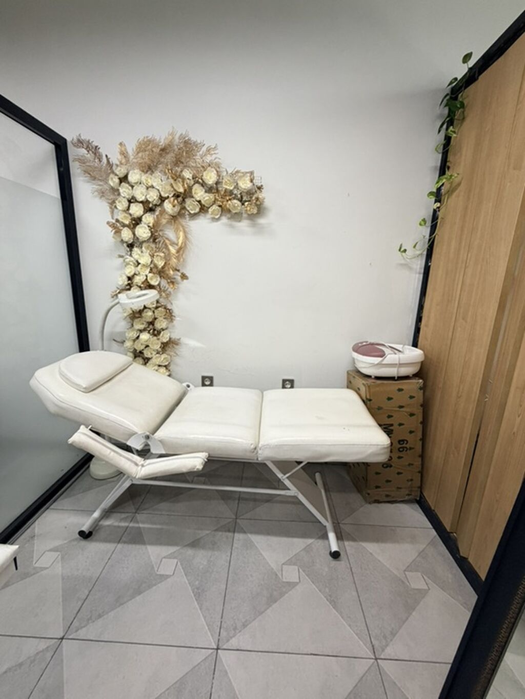 Ağ rəngli kosmetoloji/masaj çarpayısı - Təyinat: kosmetoloji — Salon mebeli, Bakı (2)