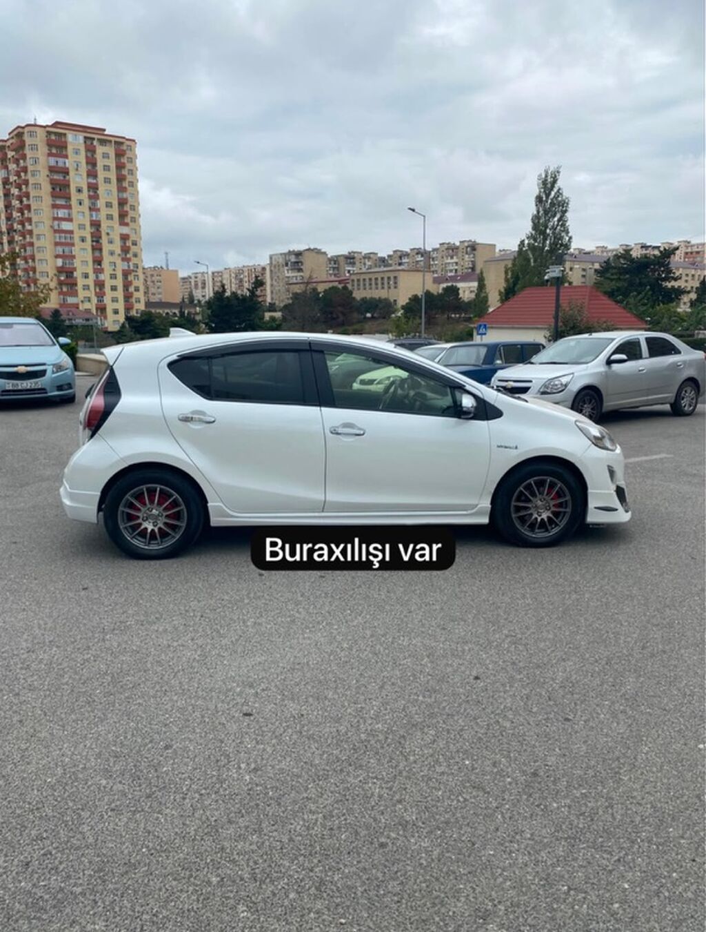 Toyota Aqua Hybrid – ağ rəngli, şəhər üçün ideal kompakt hetçbek 99-SJ-199 — Avtomobillər, Bakı (6)