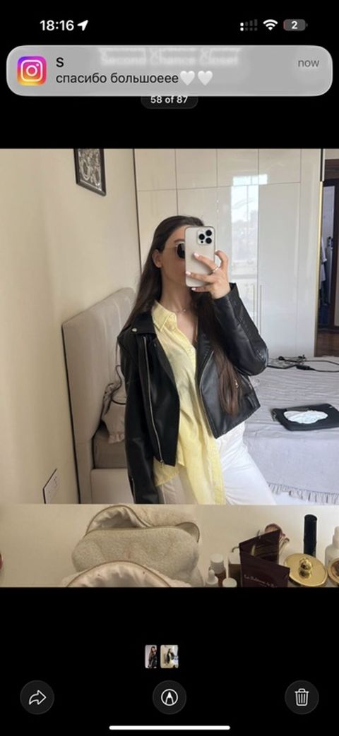 Dəri kurtka – qadın üçün klassik qara motosiklet modeli. Yumşaq və — Bakı