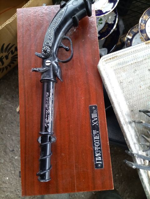 Dekorativ divar bəzəyi – “Pistolet, Xvııı əsr” replikası - Material — Bakı