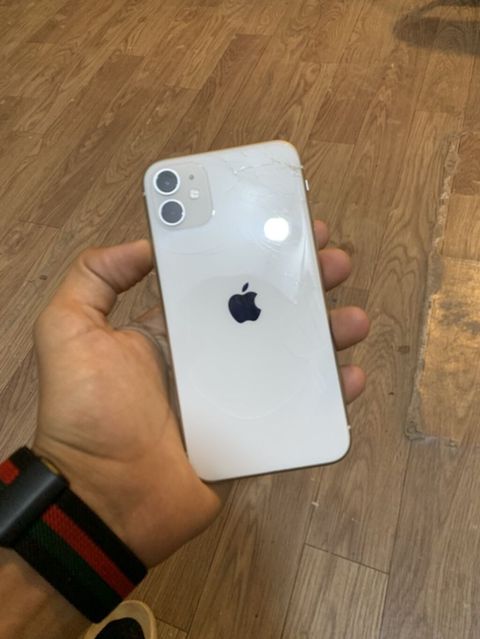 IPhone 11, Ağ, Face ID — Bərdə
