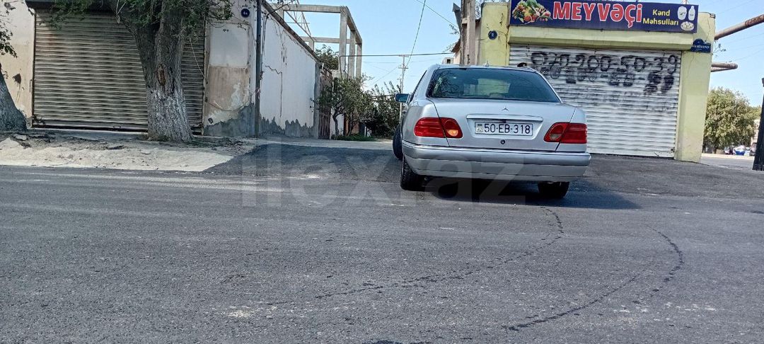 1998 Mercedes-Benz 220 E, 2.2 L, 1998, 749,734 km 50-EB-318 — Avtomobillər, Sumqayıt (3)
