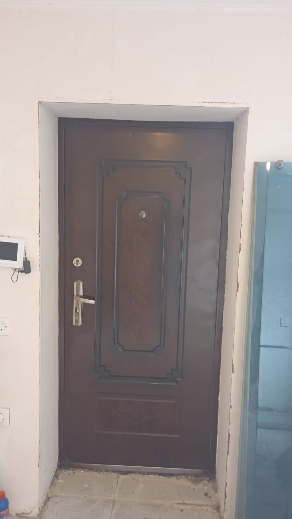 Seyf qapi 95/210.Qiymet 100 azn sökulub tefil verilecek. Unvan Nizami — Digər, Bakı (3)