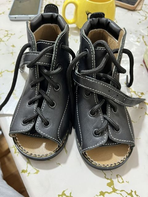 Uşaq üçün ortopedik üslubda açıq burunlu dəridən sandal-ked modelləri — Bakı
