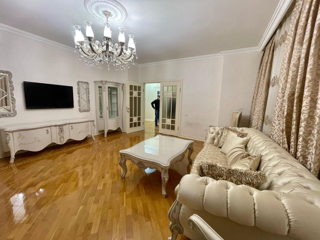 Satılır 3 otaqlı yeni tikili 137 m² — Mənzil, Bakı (2)