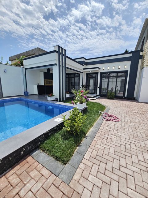 Satılır 4 otaqlı həyət evi/bağ evi 150 m² — Bakı