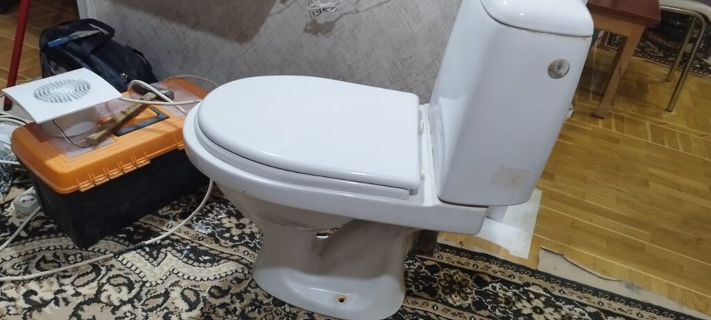 Çexiya istehsalı unitaz satılır. Cəmi 1 il istifadə olunub, əla — Tualetlər, Bakı (2)
