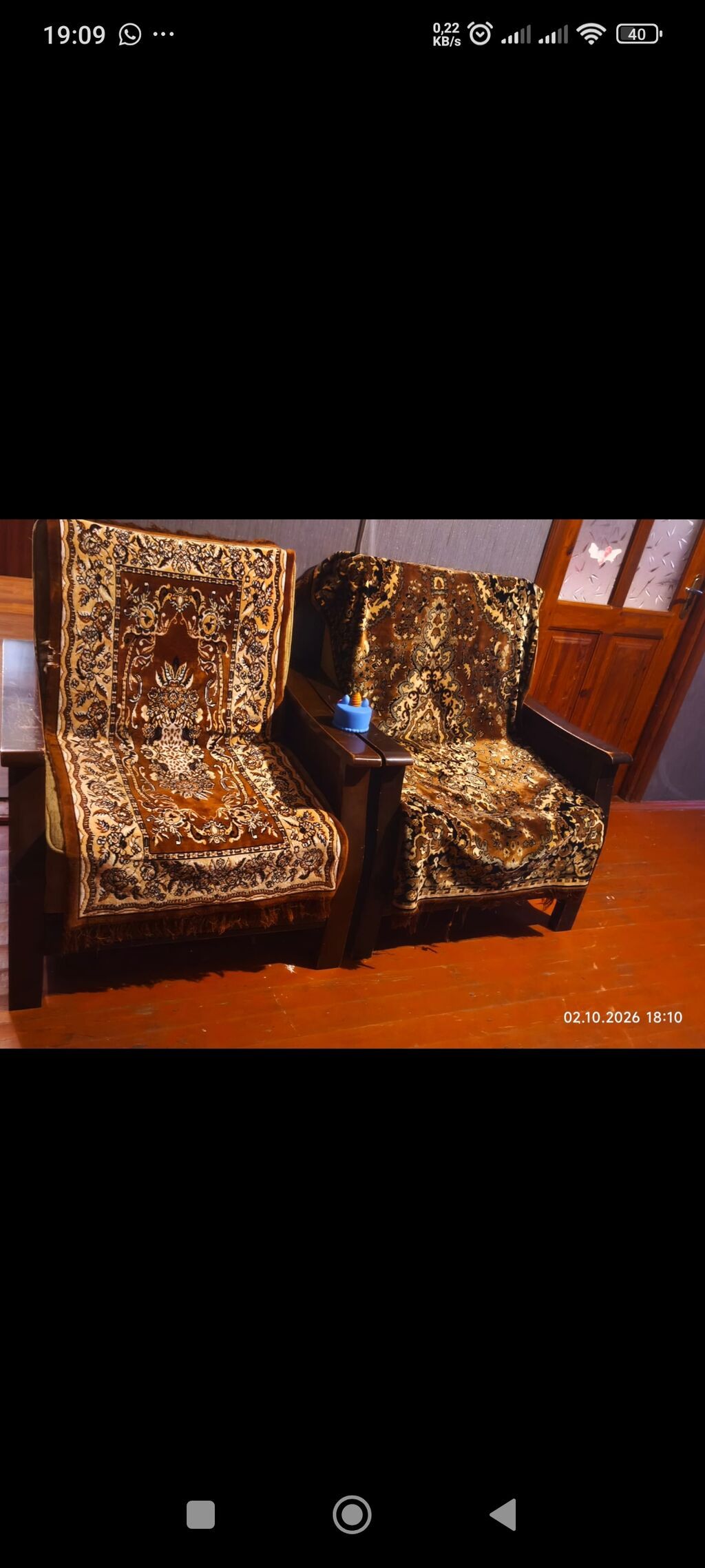 Taxta karkaslı salon dəsti – divan və 2 kreslo - Klassik dizayn: düz — Yumşaq mobilya dəstləri, Bakı (2)