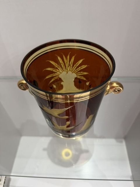 Bir vaza, Bogem şüşəsi — Mehriban