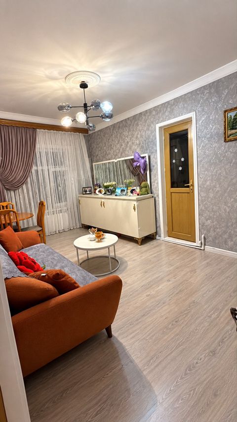 Satılır 2 otaqlı köhnə tikili 70 m² — Bakı