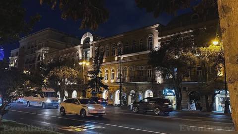 Satılır 4 otaqlı Mənzil Köhnə tikili 140 m² Bakı, Səbail r — Baku