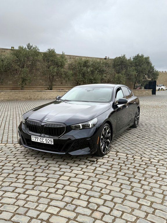 BMW 530, 2.0 L, 2025 il, 13 000 km 77-CC-929 — Avtomobillər, Bakı (2)