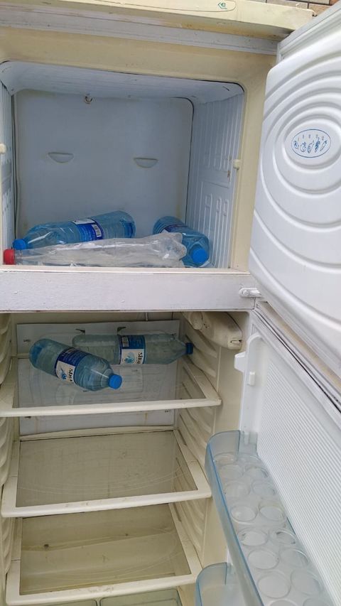 Nord iki qapılı soyuducu - Üstdə dondurucu bölmə, altda əsas soyutma — Bakı