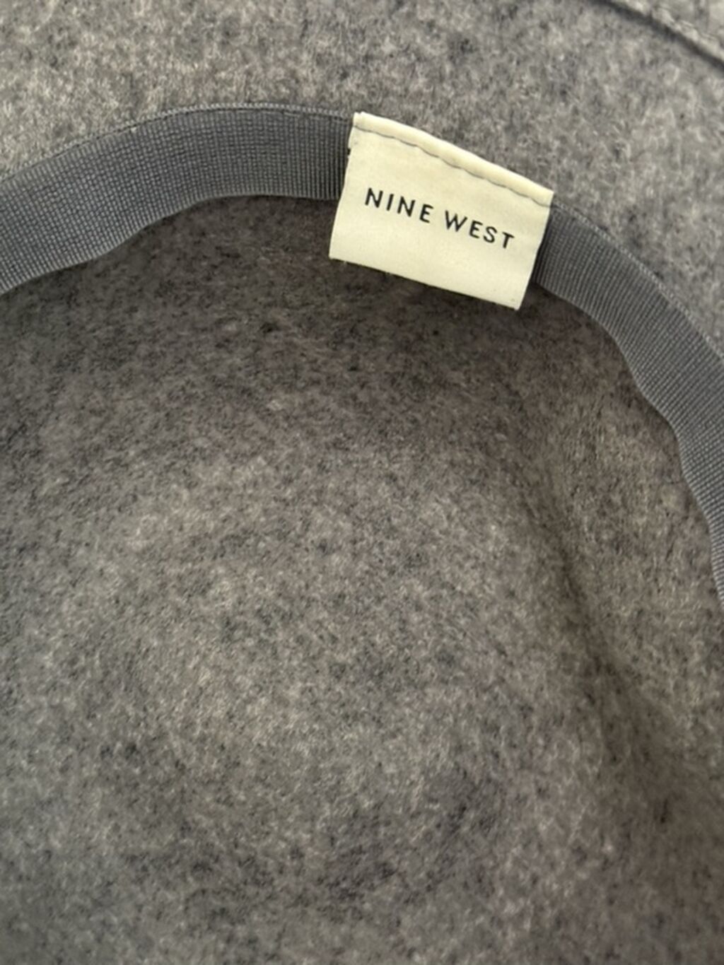 Nine West qadın şapkası – boz rəngdə, klassik cloche dizaynı — Baş geyimi, Bakı (3)