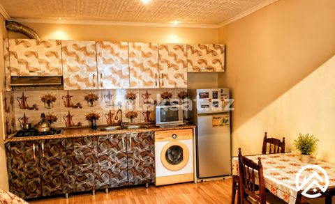 Kirayə (aylıq) 2 otaq həyət evi / bağ evi 100 m², İçərişəhər metrosu — Bakı