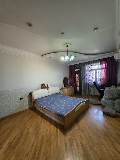 İcarəyə verilir 3 otaqlı köhnə tikili 160 m² — Bakı