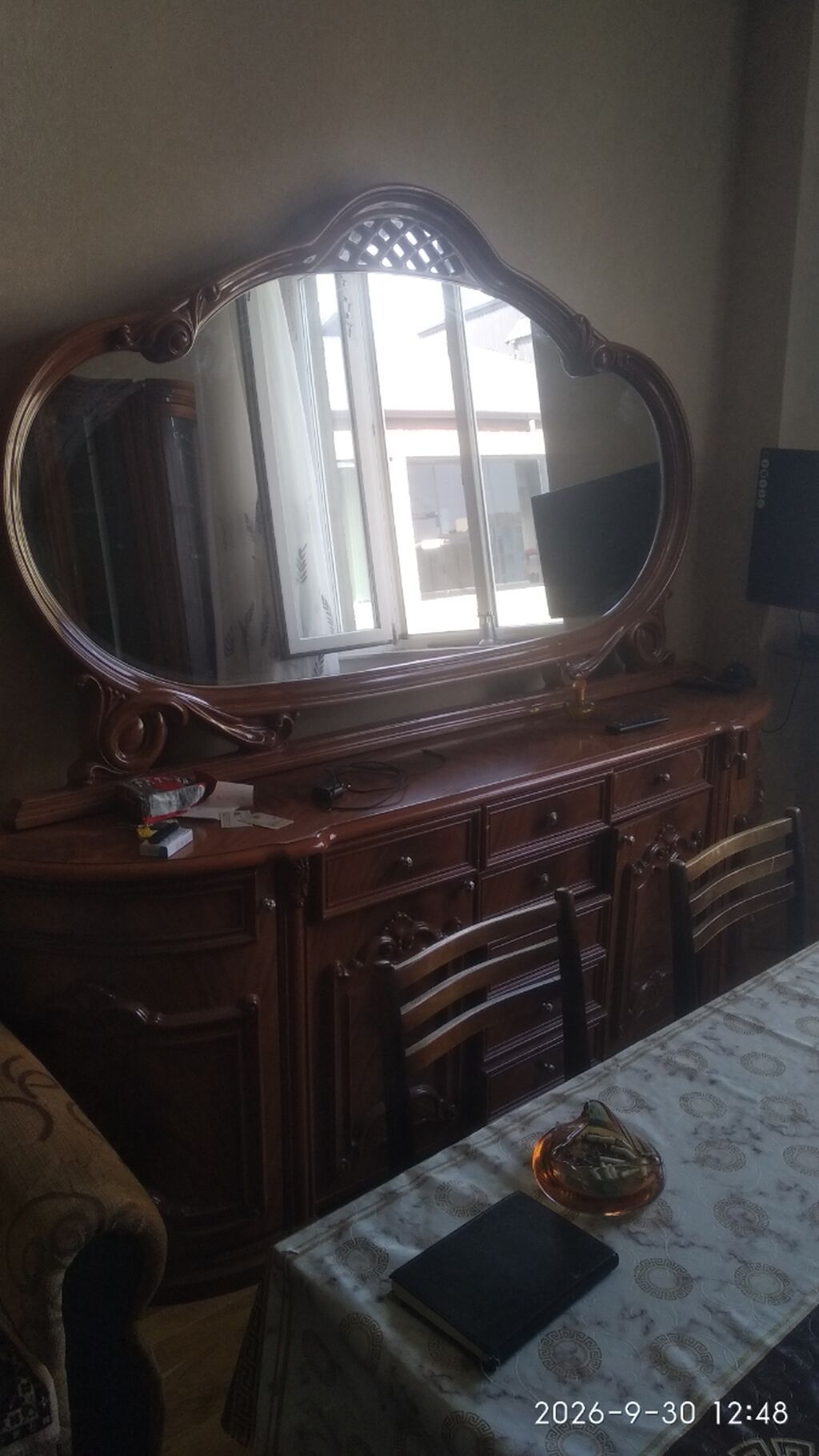 Klassik üslubda massiv ağac mebel dəsti - Rəng və material: Tünd qoz — Qonaq otağı üçün, Masazır (4)