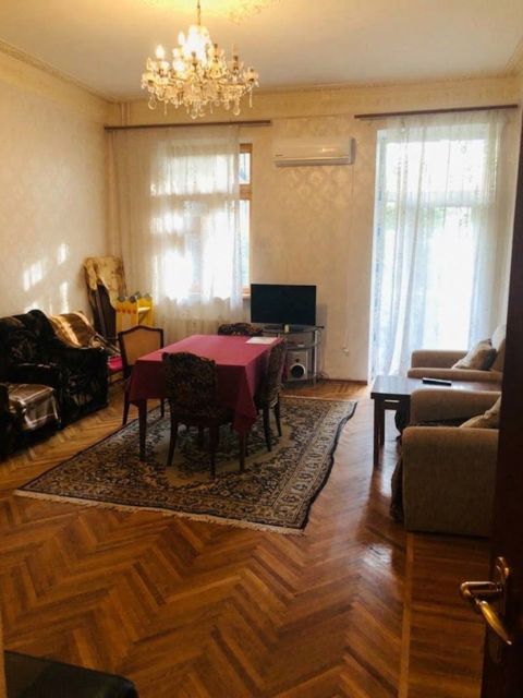 Satılır 3 otaqlı köhnə tikili 85 m² — Bakı