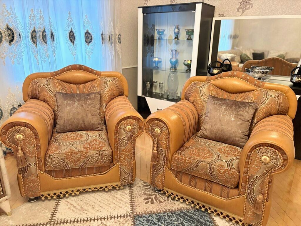 Klassik üslubda yumşaq mebel dəsti Tərkibi: - 3 nəfərlik divan - 2 — Yumşaq mobilya dəstləri, Bakı (3)