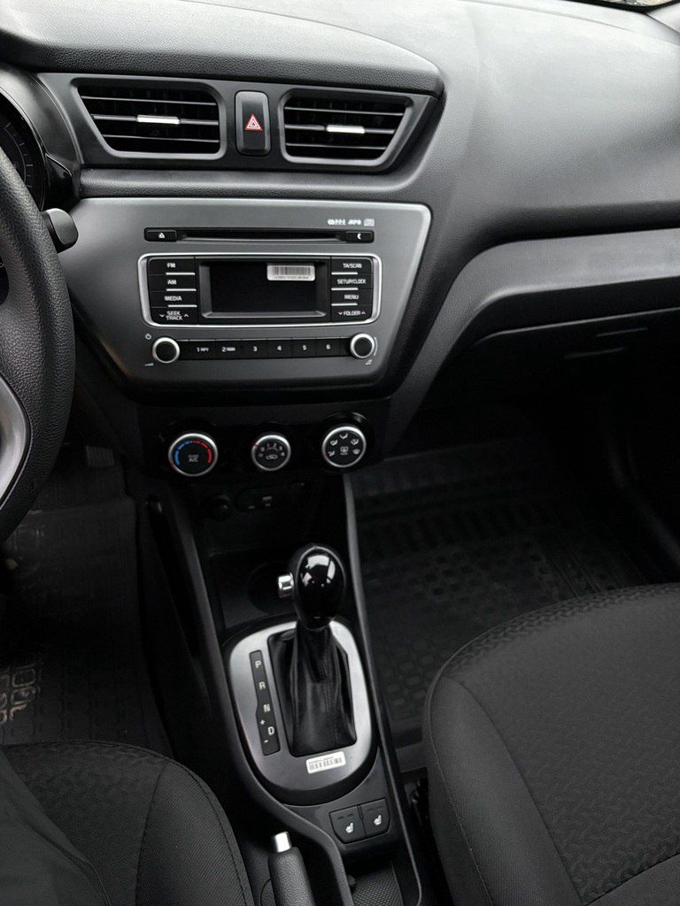 Kia Rio, 1.6 L, 2017 il, 60 000 km — Avtomobillər, Göyçay (11)