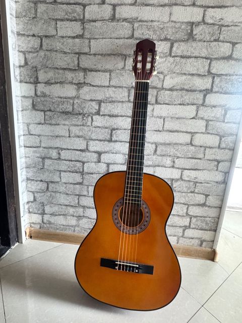 Klassik gitara – Madrid MCG-120 (Nature) - Korpus: klassik forma, ön — Sports, Hobby & Leisure
