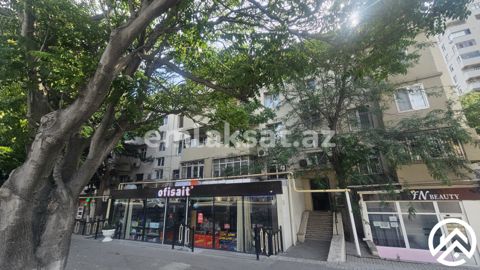 Satılır 2 otaq köhnə tikili 55 m², İnşaatçılar metrosu — Bakı