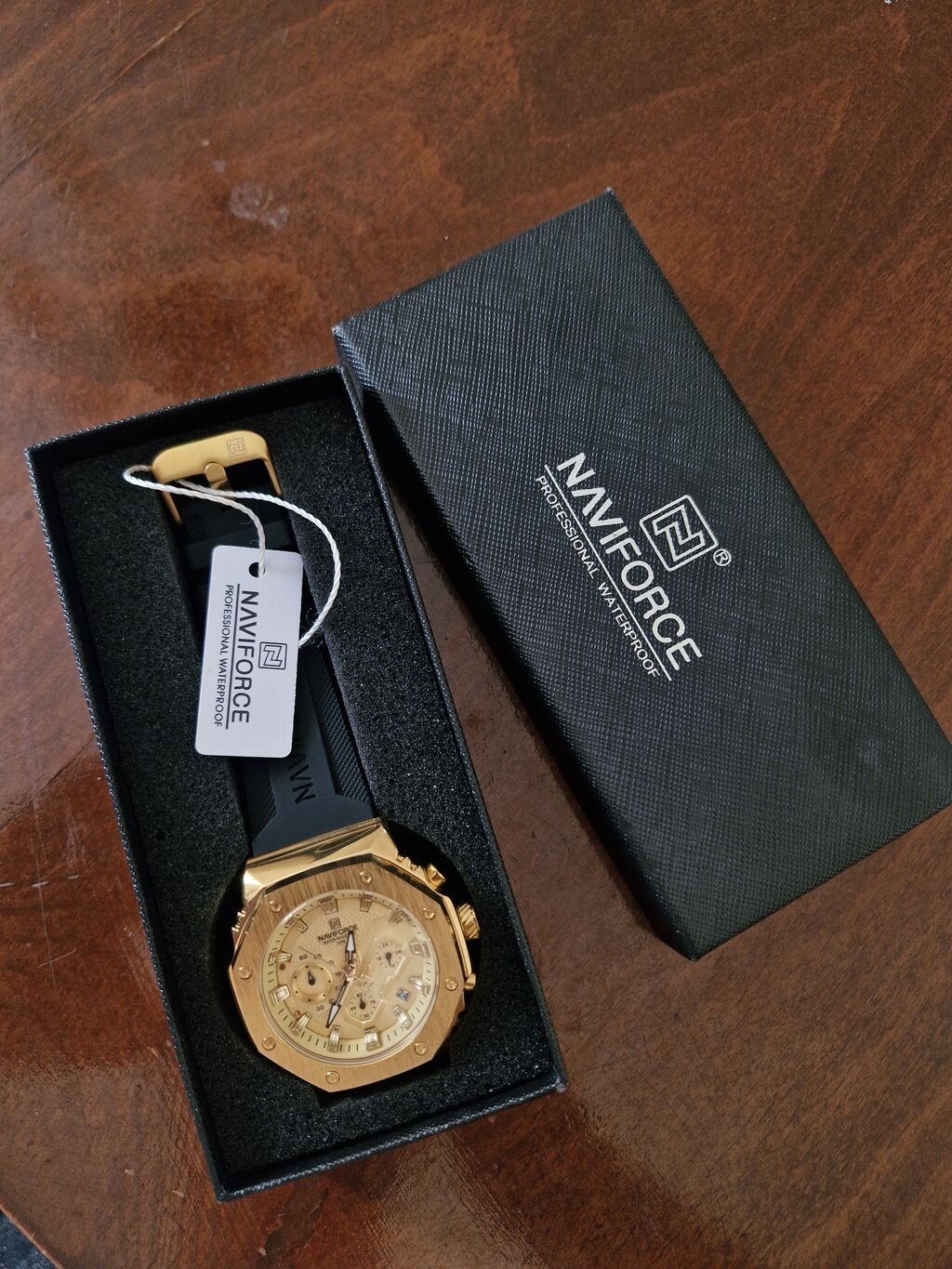 Zərif qızılı dizaynı, funksional xronoqrafı və rahat silikon kəməri — Qol saatları, Bakı (2)