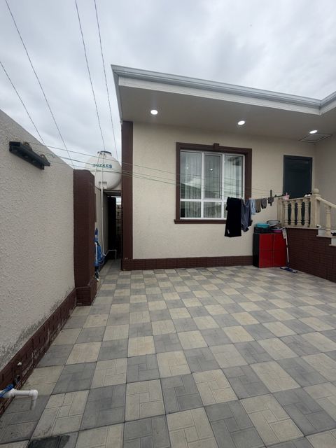 Satılır 4 otaqlı həyət evi/bağ evi 100 m² — Bakı