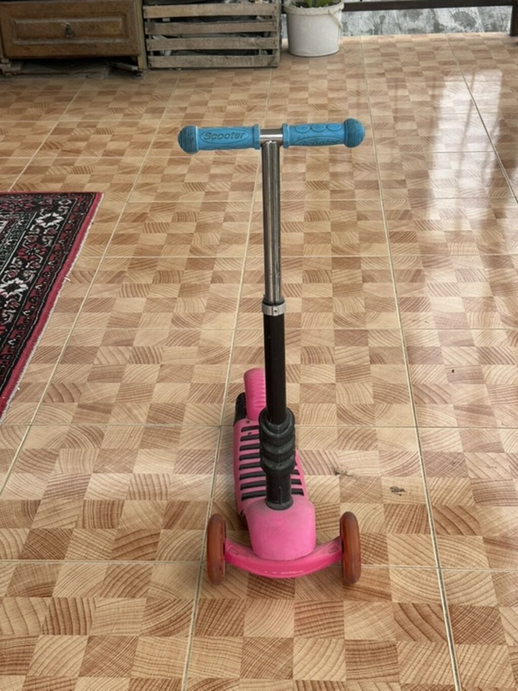Uşaq skuterı - Rəng: çəhrayı gövdə, mavi tutacaqlar - 3 təkərli — Mopedlər və skuterlər, Bakı (2)