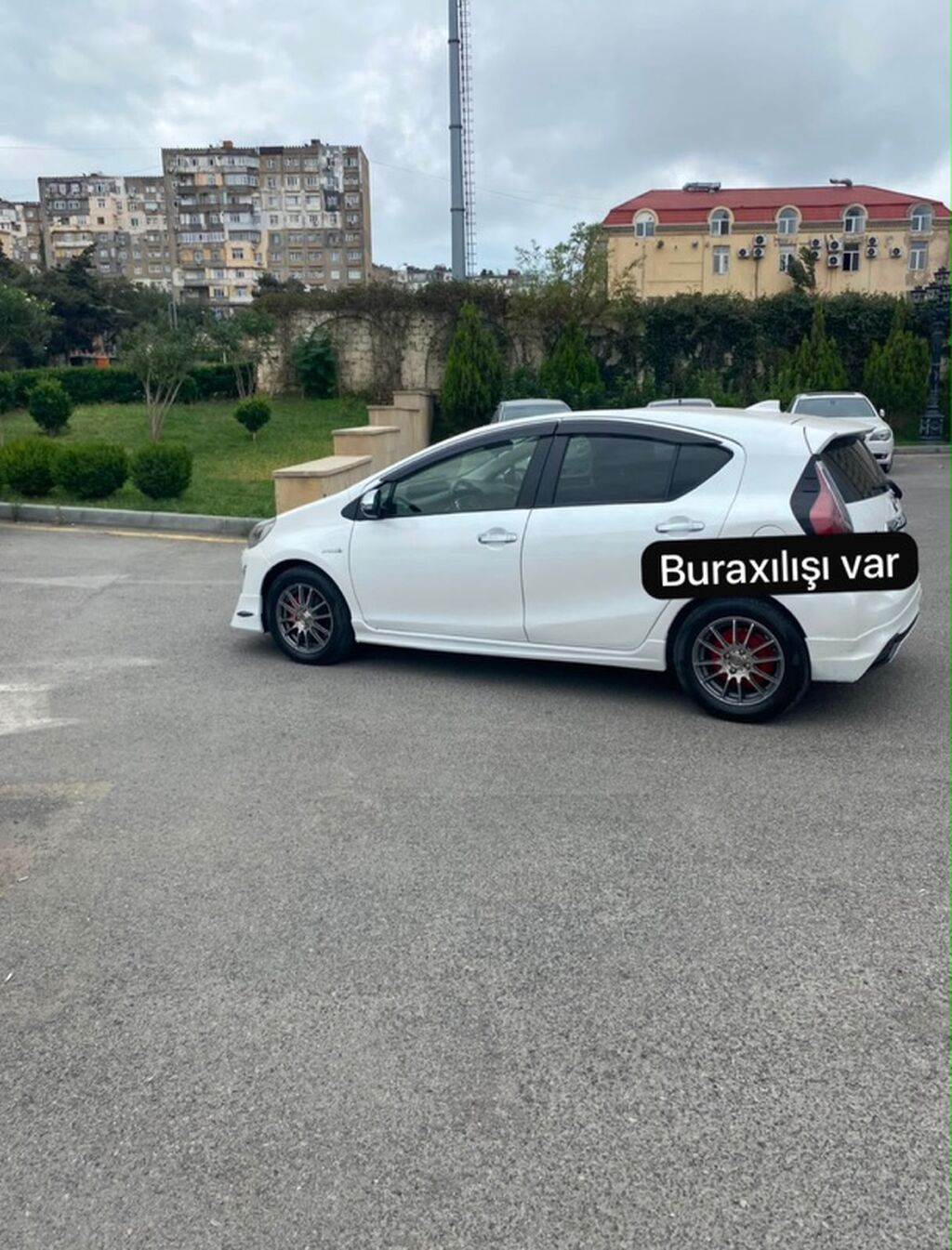 Toyota Aqua Hybrid – ağ rəngli, şəhər üçün ideal kompakt hetçbek 99-SJ-199 — Avtomobillər, Bakı (3)