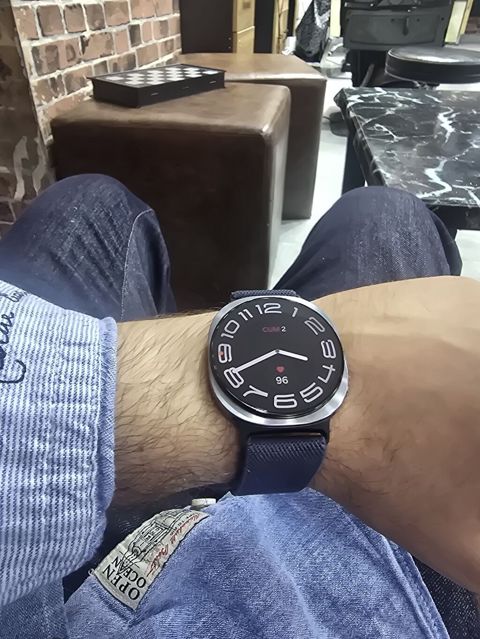 Ağıllı saat – dairəvi ekranlı, minimal dizayn. - Rəqəmsal, iri — Bakı