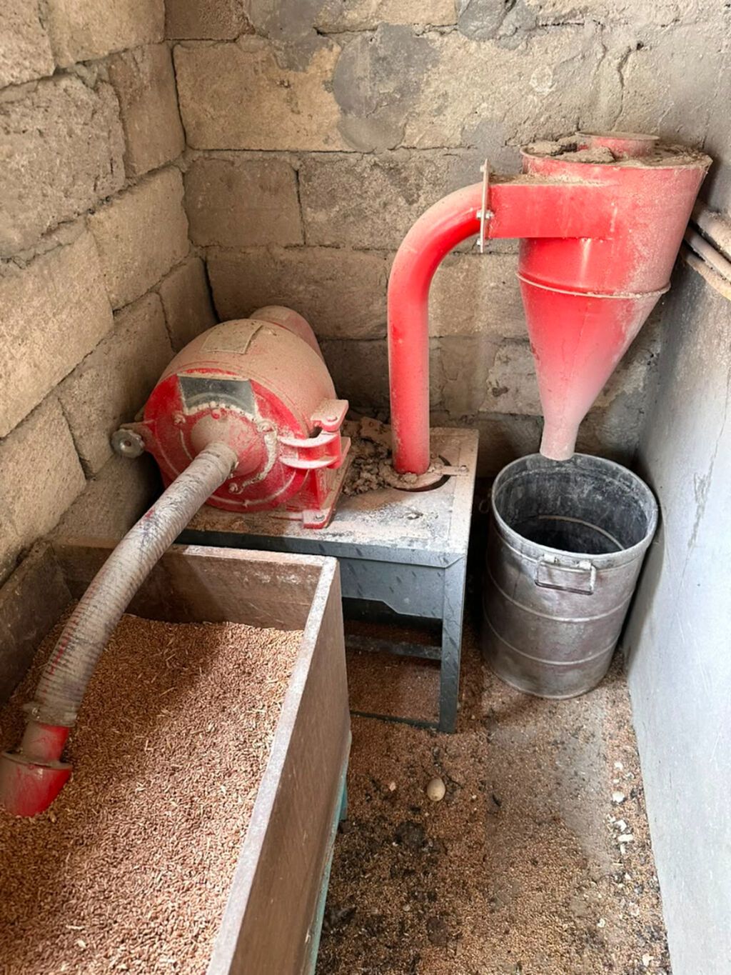 Yem üyüdən Buğda, arpa, qarğıdalı və digər yem məhsullarının — Kənd təsərrüfatı avadanlığı, Bakı (2)