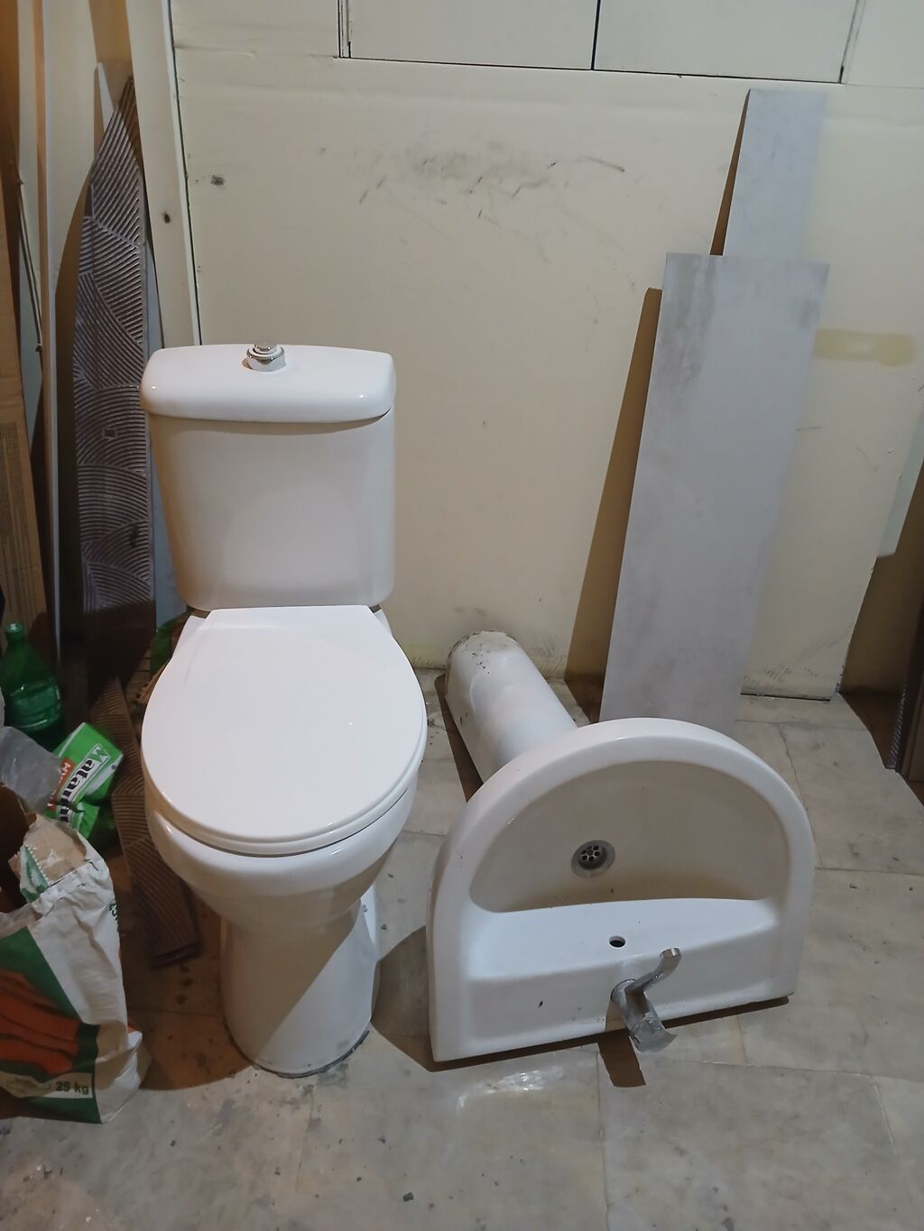 Satılır: hamam/tualet üçün sanitariya dəsti Məhsul tərkibi: - Kompakt — Tualetlər, Xırdalan (2)