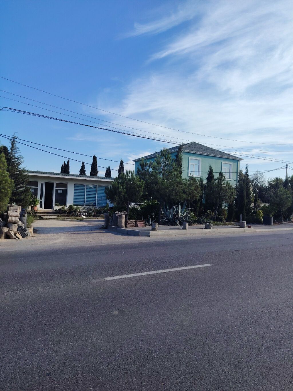 Şüvəlan Bravo yolunun üstündə bağ evi satılır. Obyekti var. Yol qırağı — Ev, villa, Bakı (4)