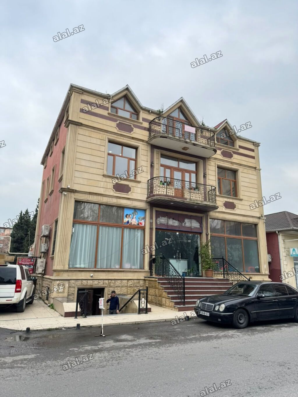 Azadlıq metrosu yaxınlığında süleyman sani axundov küçəsində — Əmlak, Bakı