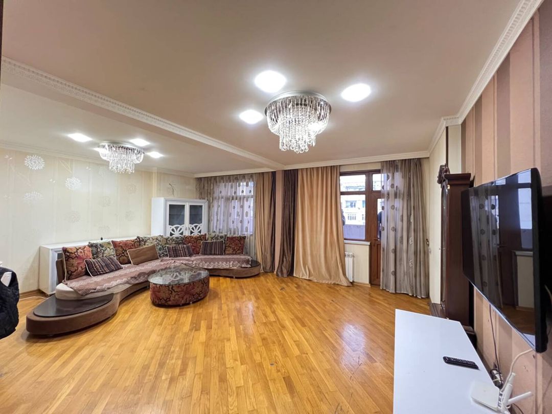 Satılır 5 otaqlı köhnə tikili 120 m² — Mənzil, Bakı