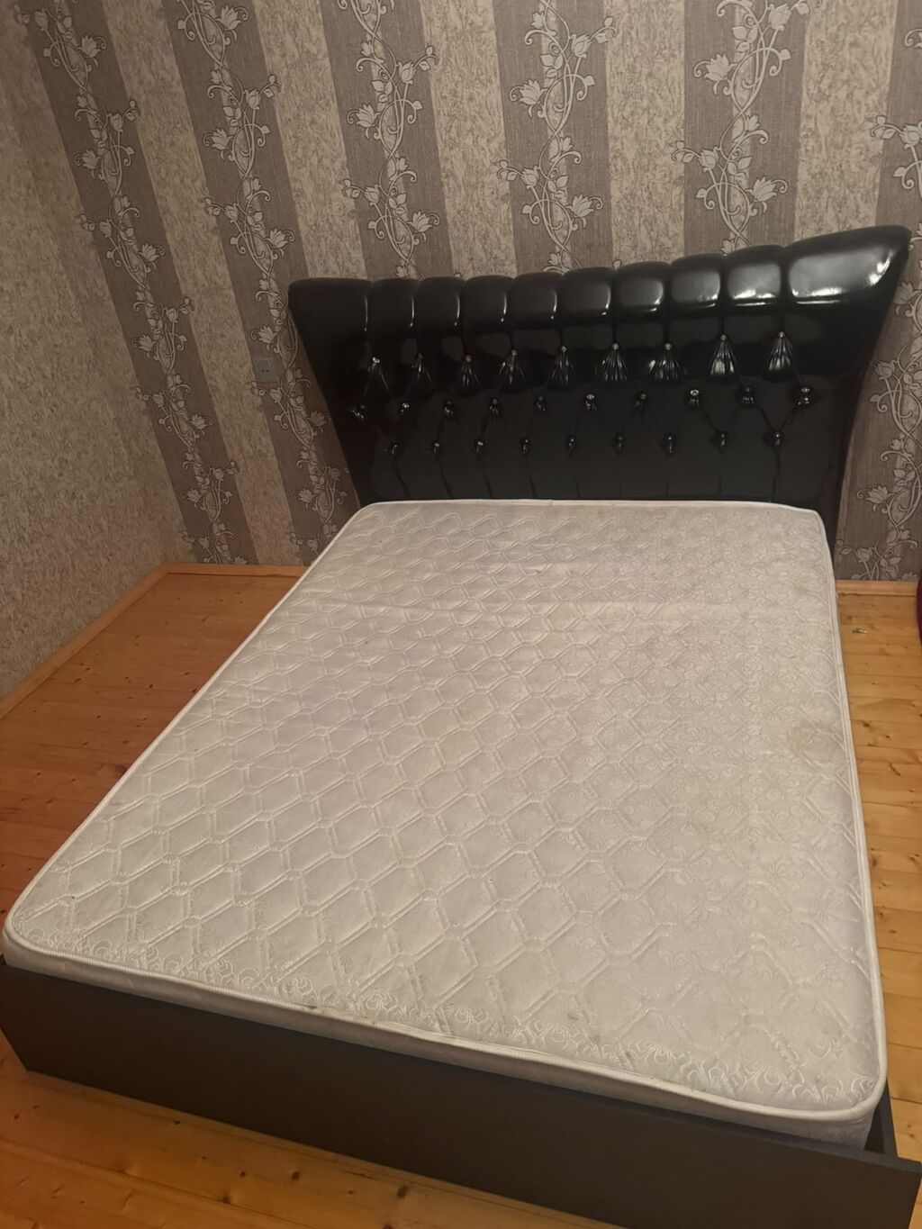 Mebel dəsti: iki nəfərlik çarpayı və döşək - Ölçü: təxmini 160x200 sm — Yataqlar, Bakı