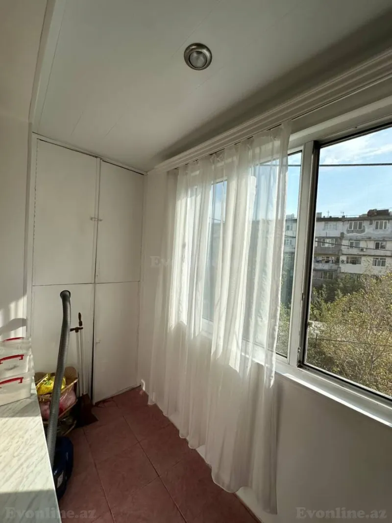 Satılır 2 otaqlı Mənzil Köhnə tikili 55 m² Bakı, Səbail r., Badamdar — Mənzil, Bakı (8)