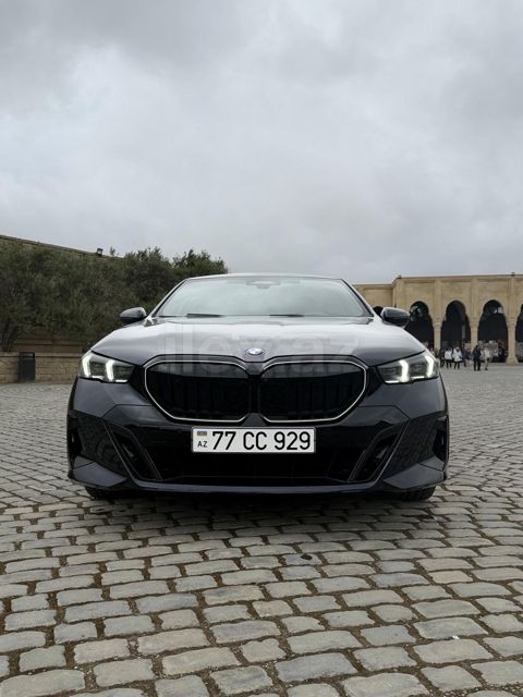 2025 BMW 530, 2.0 L, 2025, 13,000 km — Bakı