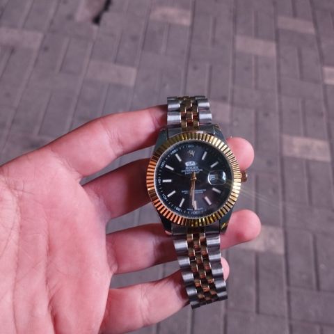 Rolex növ qol saatı cızıqı bele yoxdu bezproblem işdeyir qutusuda var — Sumqayıt