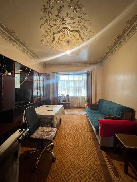 Satılır 2 otaqlı köhnə tikili 55 m² — Bakı