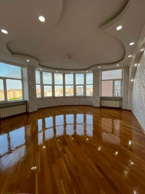 Satılır 3 otaqlı yeni tikili 160 m² — Bakı