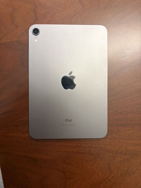 Apple iPad planşet - Kompakt və yüngül korpus, alüminium arxa panel — Bakı