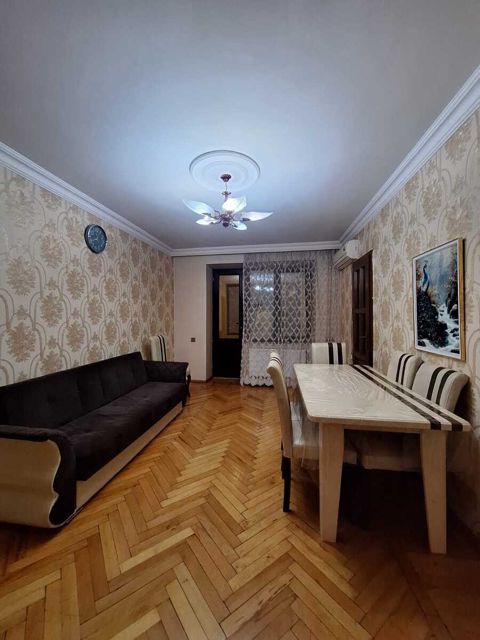 Satılır 2 otaqlı köhnə tikili 60 m² — Bakı